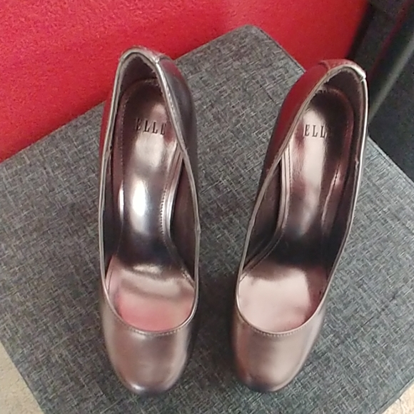 Shoe - Picture 2 of 4